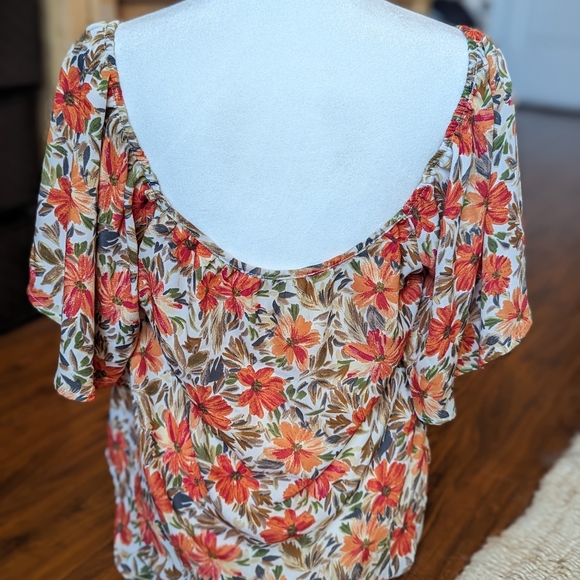 All in favor - off the shoulder, boutique flower blouse, size small - Picture 2 of 2